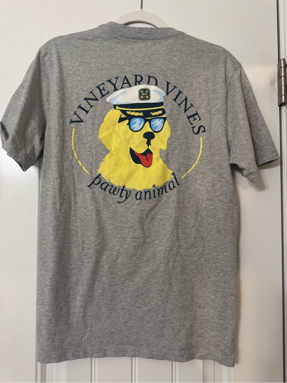 Vineyard Vines Gray Tee with Yellow Dog Captain Graphic